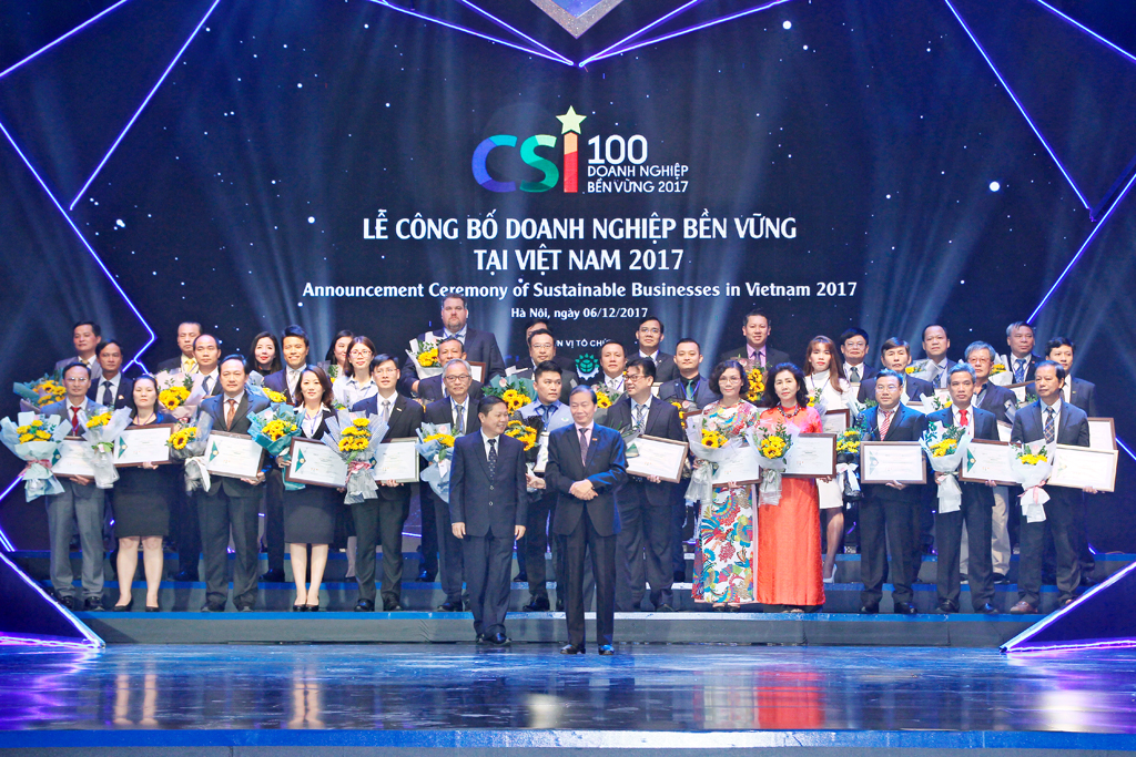 Công ty Cổ phần Đầu tư Đà Nẵng Miền Trung (DMT): Tự hào được vinh danh trong Top 100 doanh nghiệp bền vững tại Việt Nam 2017.